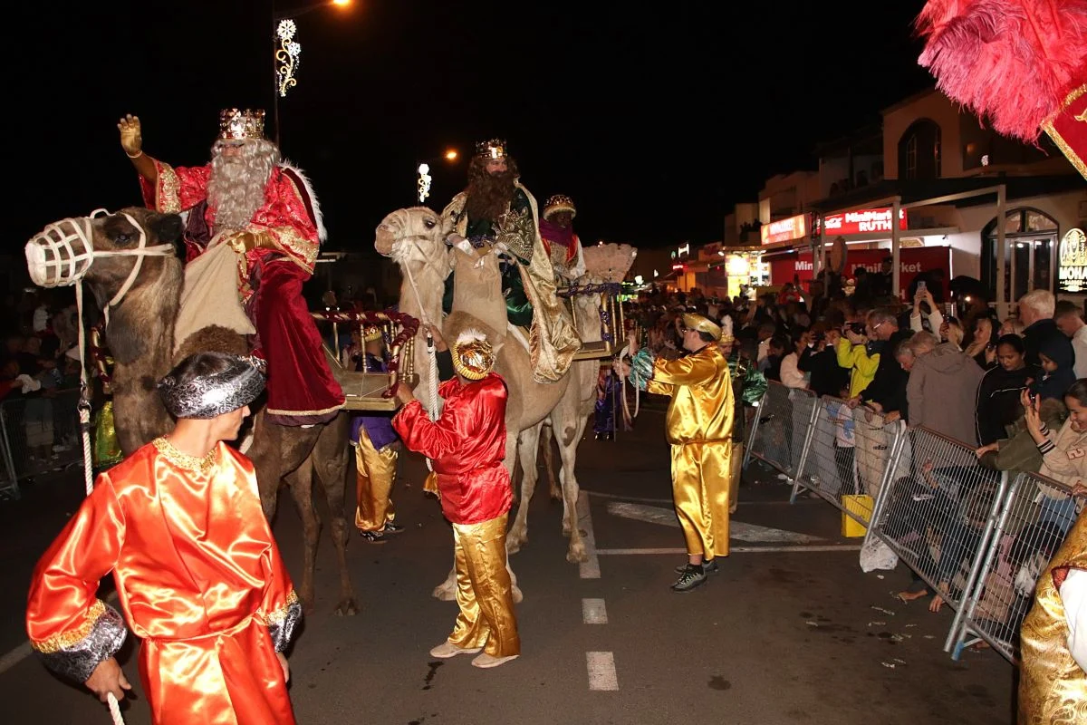 Yaiza y Playa Blanca, desatadas de alegría con la visita de los Reyes Magos