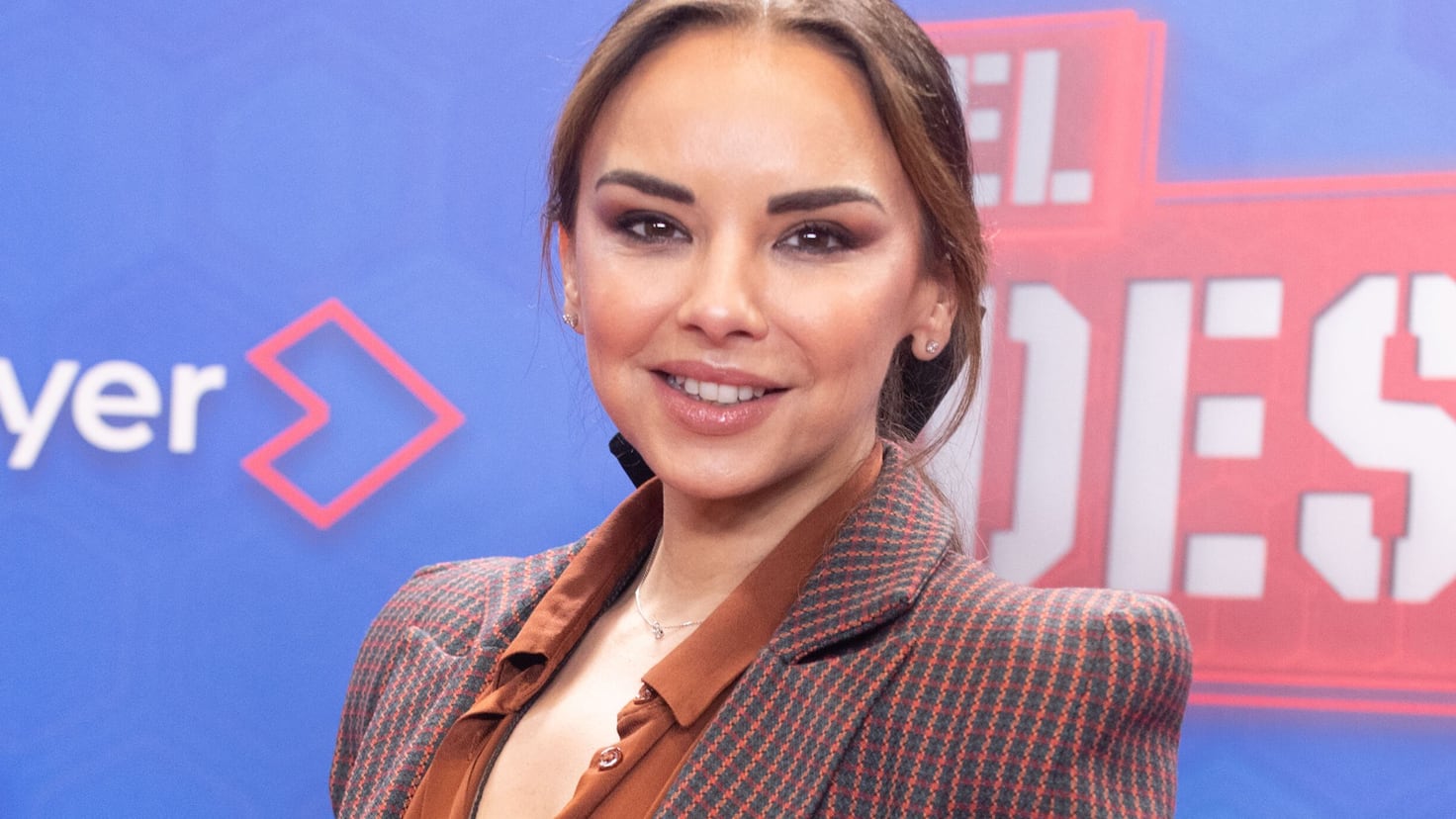 El padre de Chenoa vuelve a la carga: “Con lo que ha costado su vestido de las Campanadas podría vivir yo sin problemas”