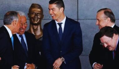 Queríamos honrar a nuestros ídolos con estatuas. Acabamos creando monstruos de bronce que nos devuelven una sonrisa torcida