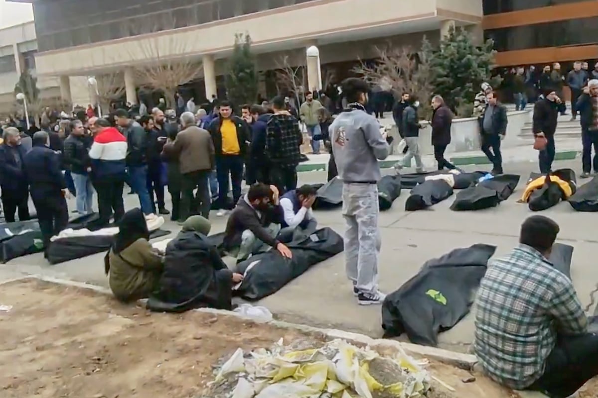 Un alto cargo de Irán eleva a 2.000 los muertos en las protestas contra el régimen | Internacional