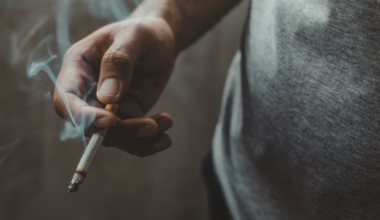 Uno de cada cinco adultos aún usa nicotina: el nuevo desafío global contra el cáncer de pulmón