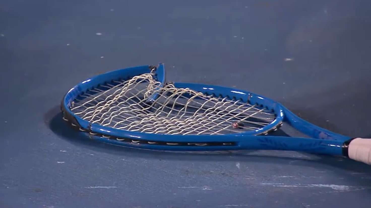 Baghdatis ‘on fire’, el talento quemado que hizo historia en el Open de Australia destrozando raquetas Baghdatis ‘on fire’, el talento quemado que hizo historia en el Open de Australia destrozando raquetas