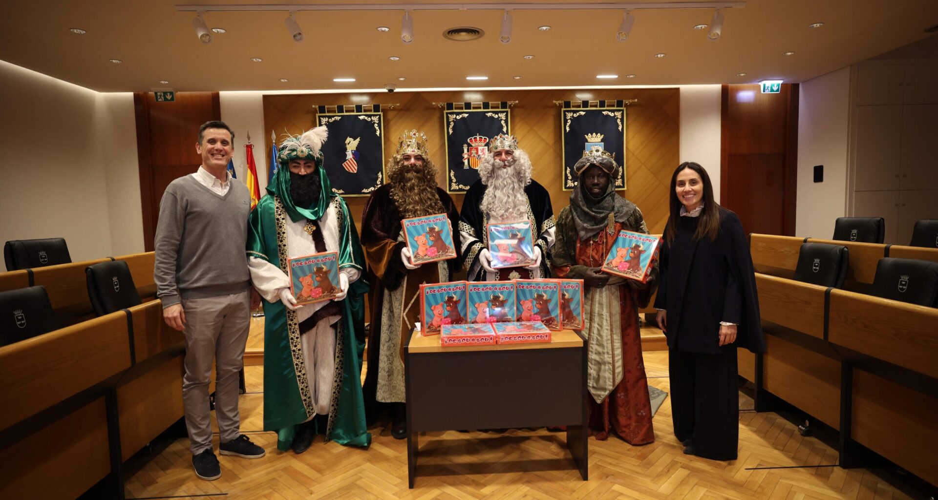 Los Reyes Magos traen a los centros educativos y edificios municipales de Burriana el juego de mesa 'De Bou a Bou'