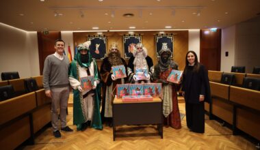 Los Reyes Magos traen a los centros educativos y edificios municipales de Burriana el juego de mesa 'De Bou a Bou'