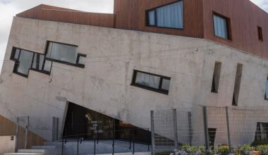 Pareja convierte una extraña casa que se la tragaba la tierra en un hotel de lujo frente al mar | Sociedad | La Revista