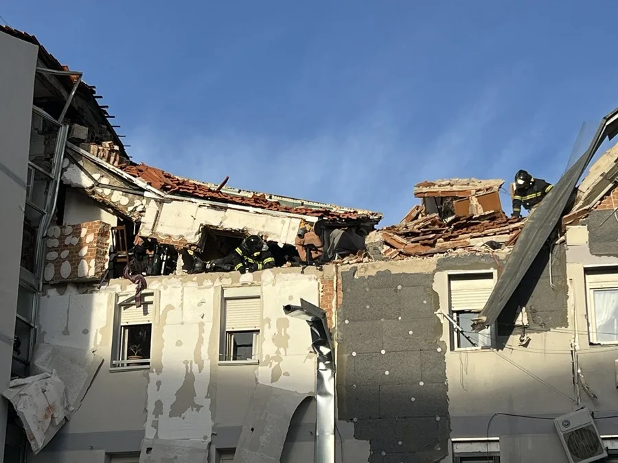 Una persona fallecida y 9 heridos en el derrumbe de un edificio en Madrid tras una explosión de gas
