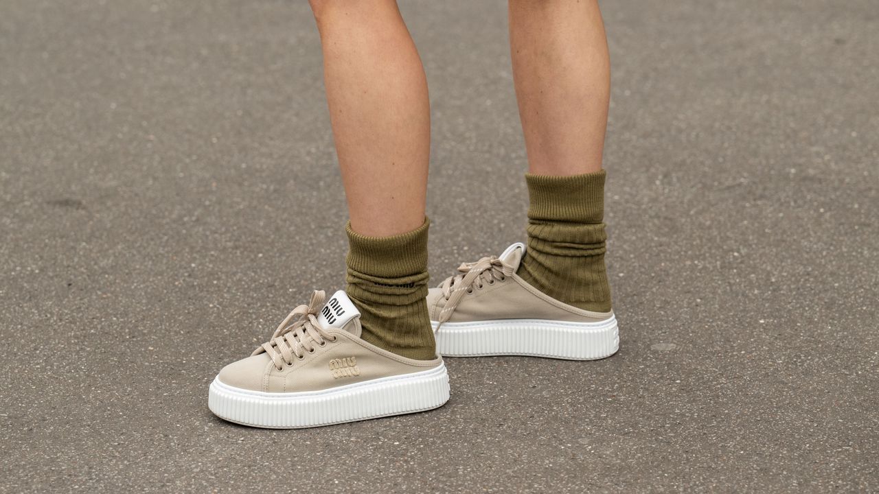 En 2026 solo queremos llevar mules deportivos (sí, en forma de zapatillas)