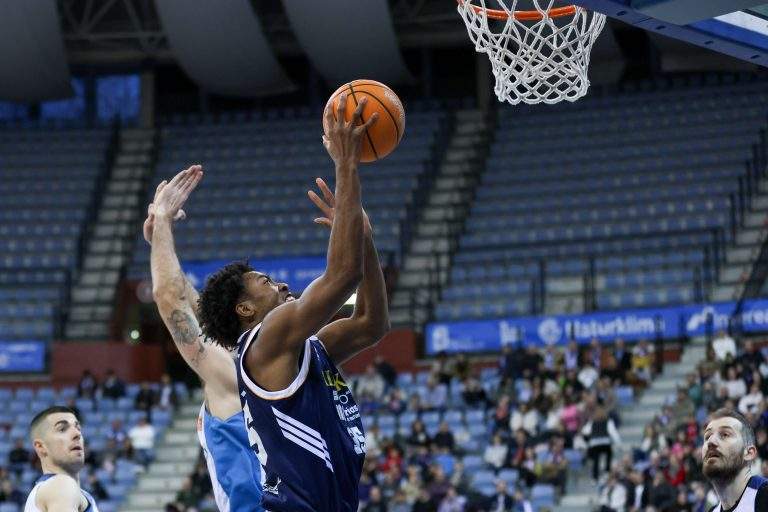 El Alimerka OCB se condena en el último cuarto