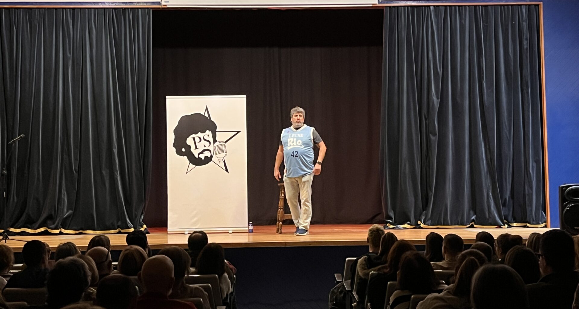 Tarde de humor en la Casa de la Cultura con el actor gallego Pepo Suevos y su espectáculo “Á Caída”