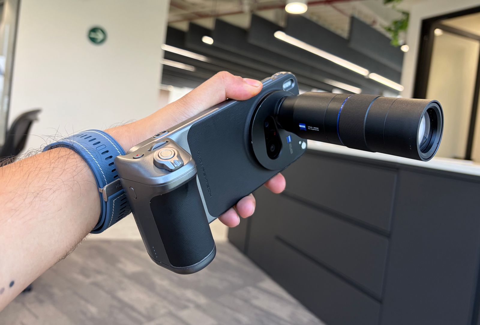 Kit armado junto al Vivo X300 Pro