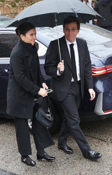 Teresa Urquijo y José Luis Martínez-Alemida llegan a la catedral Ortodoxa Griega de San Andrés y San Demetrio para asistir al responso por Su Alteza Real la Princesa Doña Irene de Grecia.