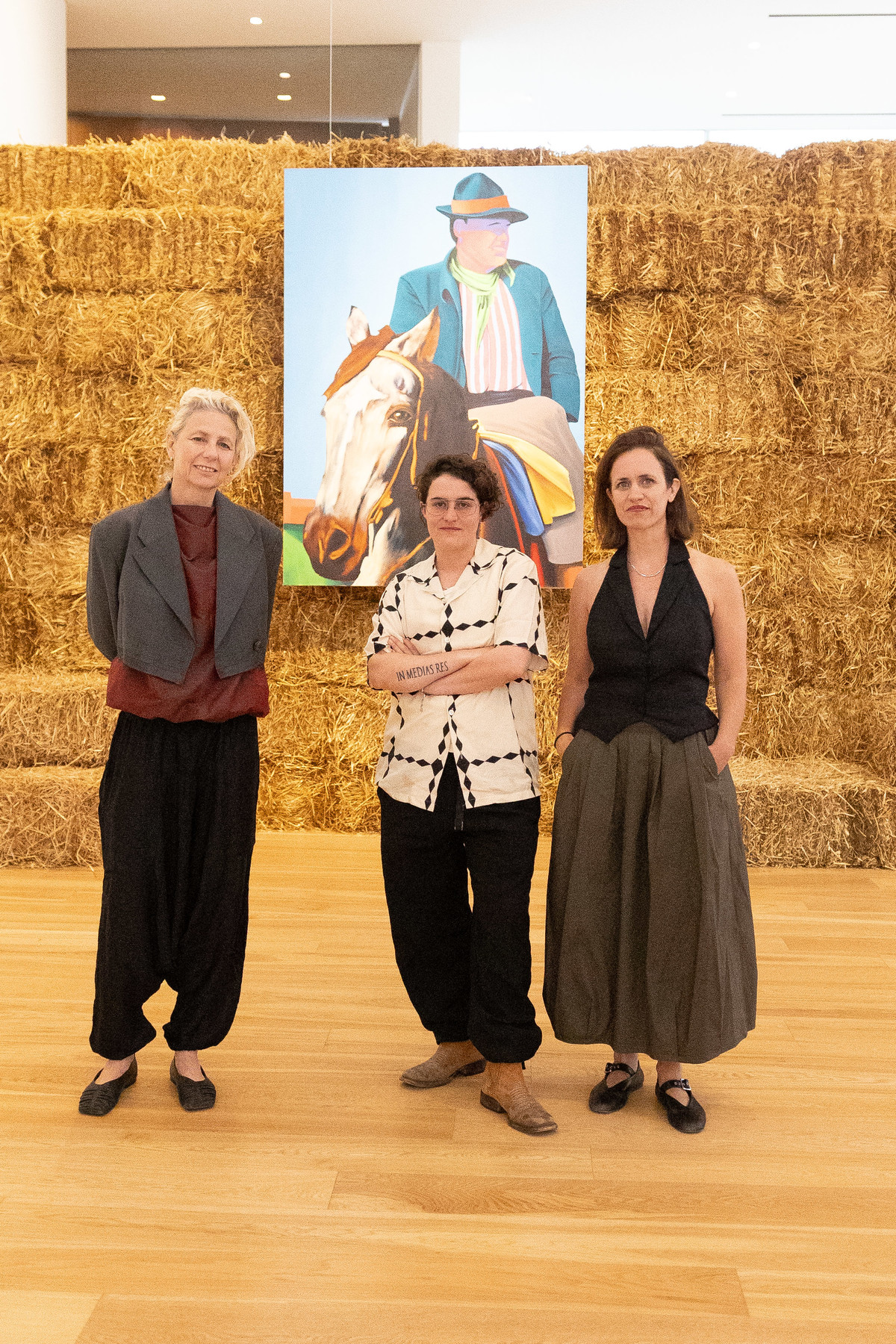 Guadalupe Requena, Ana Segovia y Magalí Arriola en la apertura de la Fundación Cervieri Monsuárez.