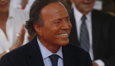 Julio Iglesias dijo "estoy más allá del bien y del mal" en una entrevista hace 40 años: el periodista que le entrevistó cuenta ahora qué había detrás de esas palabras | Sociedad