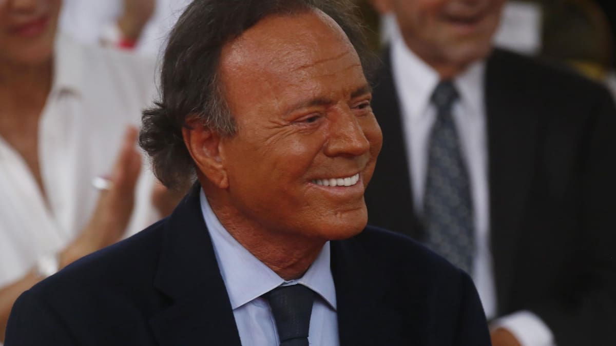Julio Iglesias dijo "estoy más allá del bien y del mal" en una entrevista hace 40 años: el periodista que le entrevistó cuenta ahora qué había detrás de esas palabras | Sociedad