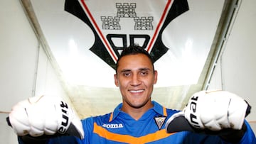 Su paso por el 'Alba' fue su primera experiencia en el fútbol europeo y sirvió para que España entera descubriera a un portero de dimensiones estratosféricas. Keylor llegó al Carlos Belmonte en el verano de 2010 procedente del Deportivo Saprissa de Costa Rica. Navas fue el portero titular indiscutible durante la temporada 2010-2011 en Segunda División. Cuando el Albacete descendió a Segunda B al finalizar esa temporada, se activó una cláusula en el contrato del costarricense: Keylor no podía jugar en una categoría inferior a Segunda. Esto obligó al club a buscarle una salida, lo que facilitó su marcha al Levante UD.
