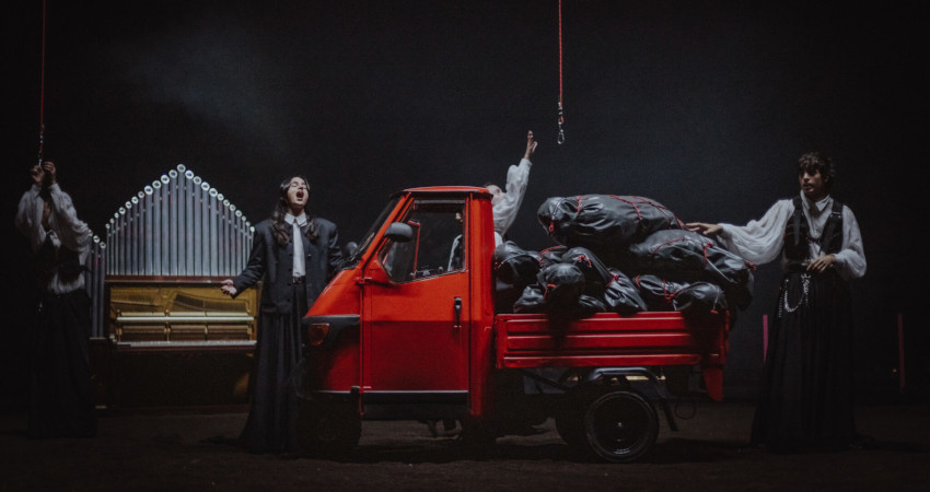 Marcos Morau y su compañía, La Veronal, inauguran la temporada 2026 de Centro Danza Matadero con ‘La mort i la primavera’