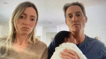 Steven Mills y Tiffany Score,