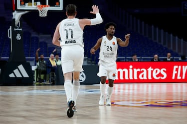 Festival de triples del Madrid y récord de Tavares