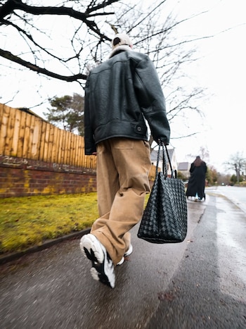 El futbolista argentino reparte su