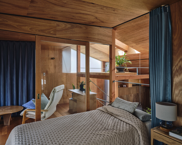 Casa en Nakano / HOAA / Hiroyuki Oinuma Architect & Associates - Fotografía interior, Dormitorio, Madera, Iluminación, Sillas, Camas