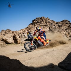 Benavides gana con el cruzado roto y sustituye a Schareina