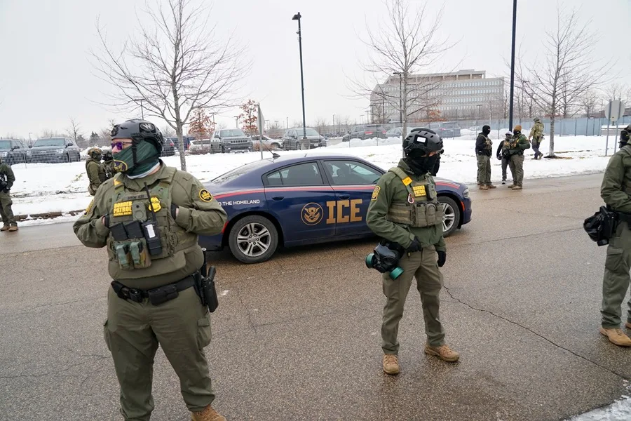 Revelan video grabado por el agente de ICE en el momento en el que le disparó a una mujer en Mineápolis