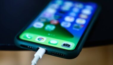 El error que muchos cometen al cargar el móvil y que le quita años de vida