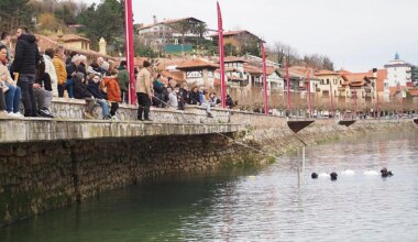 Expectación en el rescate de la escultura 'Zinka' en Zumaia