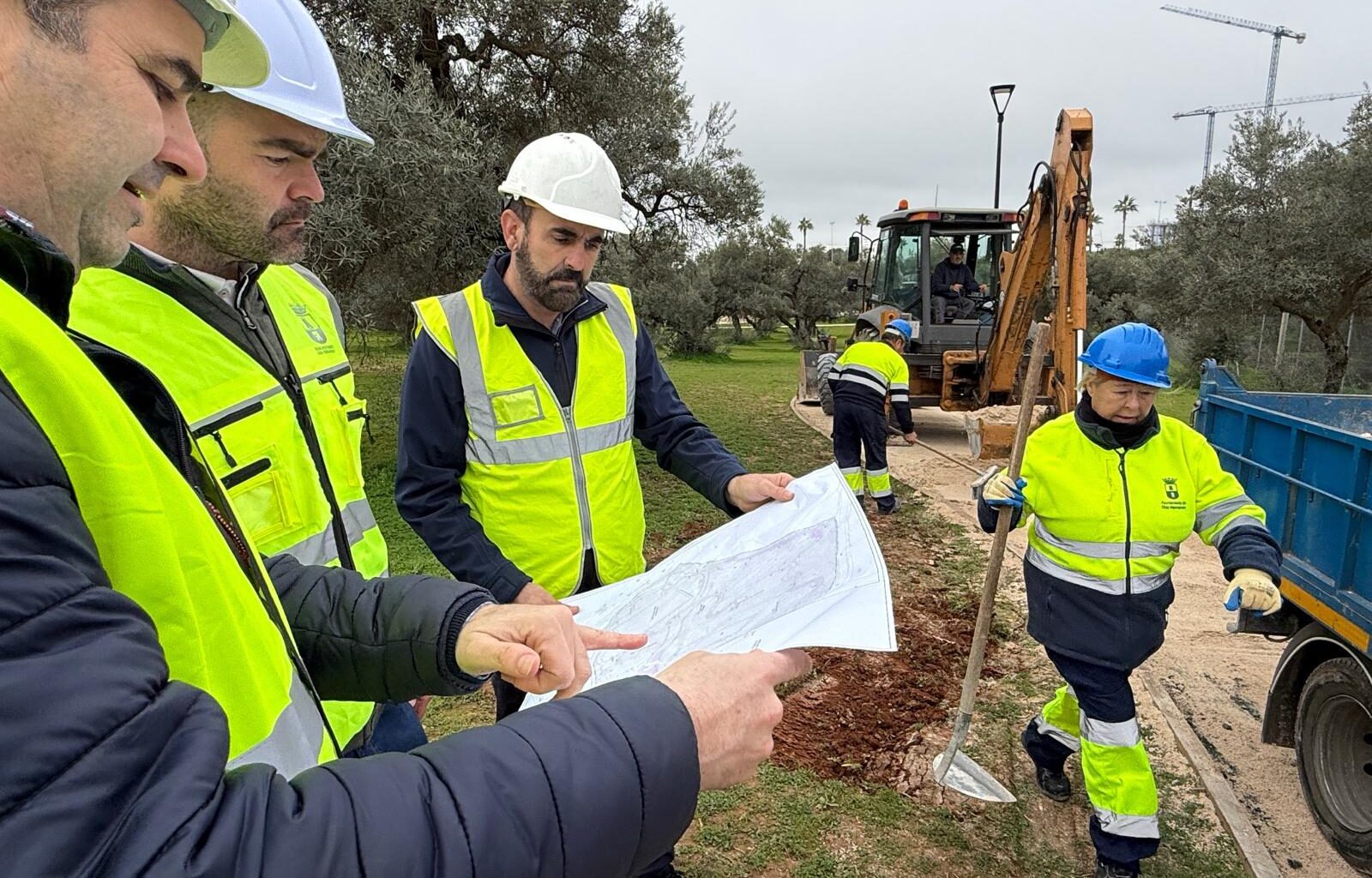 El Ayuntamiento de Dos Hermanas inicia las obras de estabilización de senderos en el Parque Forestal Dehesa Doña María