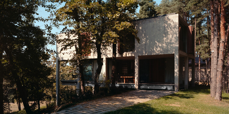 Casa aislada en Tskneti  / Wunderwerk - Fotografía exterior, Madera, Concreto