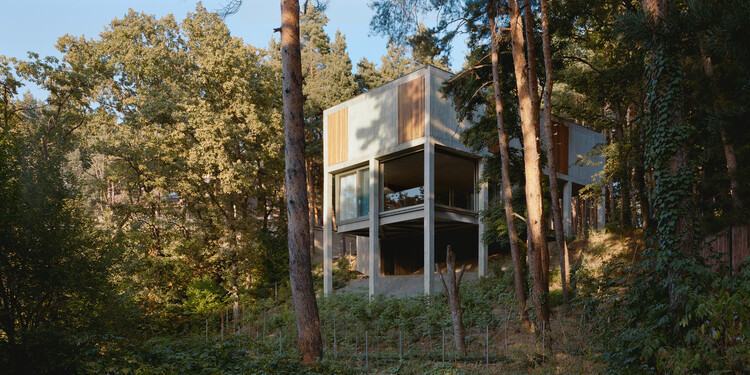 Casa aislada en Tskneti  / Wunderwerk - Fotografía exterior, Madera, Bosque