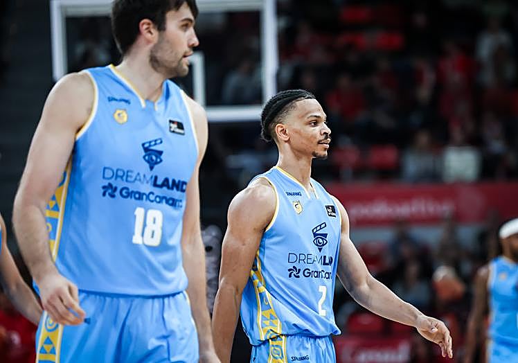 Caras largas tras la debacle en Zaragoza.