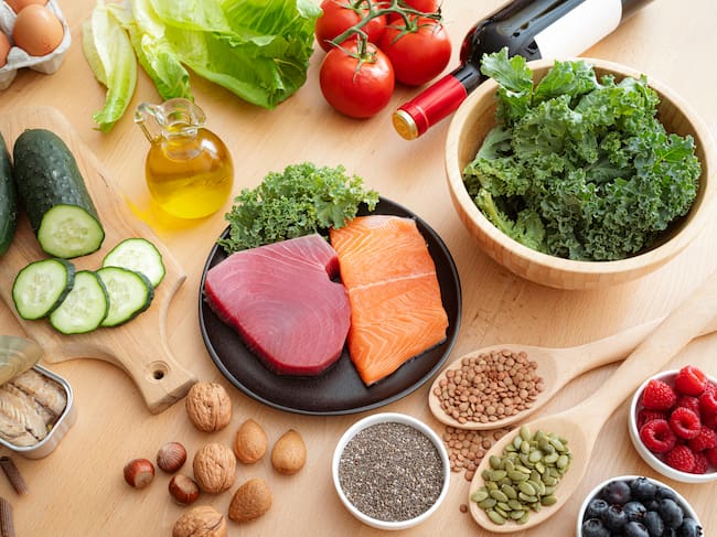 Una mala alimentación puede favorecer estados depresivos o de ansiedad, lo que repercute directamente en la memoria y la atención.