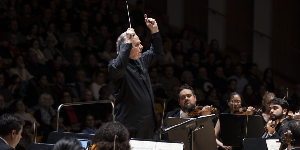 VALENCIA / Sir Mark Elder se apunta un nuevo triunfo en la ‘Quinta’ de Mahler