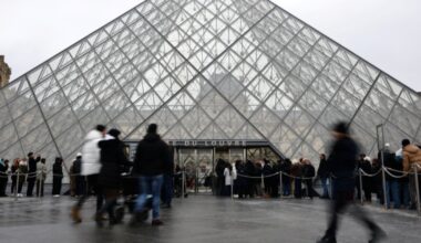 El Louvre anunció un aumento de visitantes en medio de una crisis por el robo y el paro de sus trabajadores