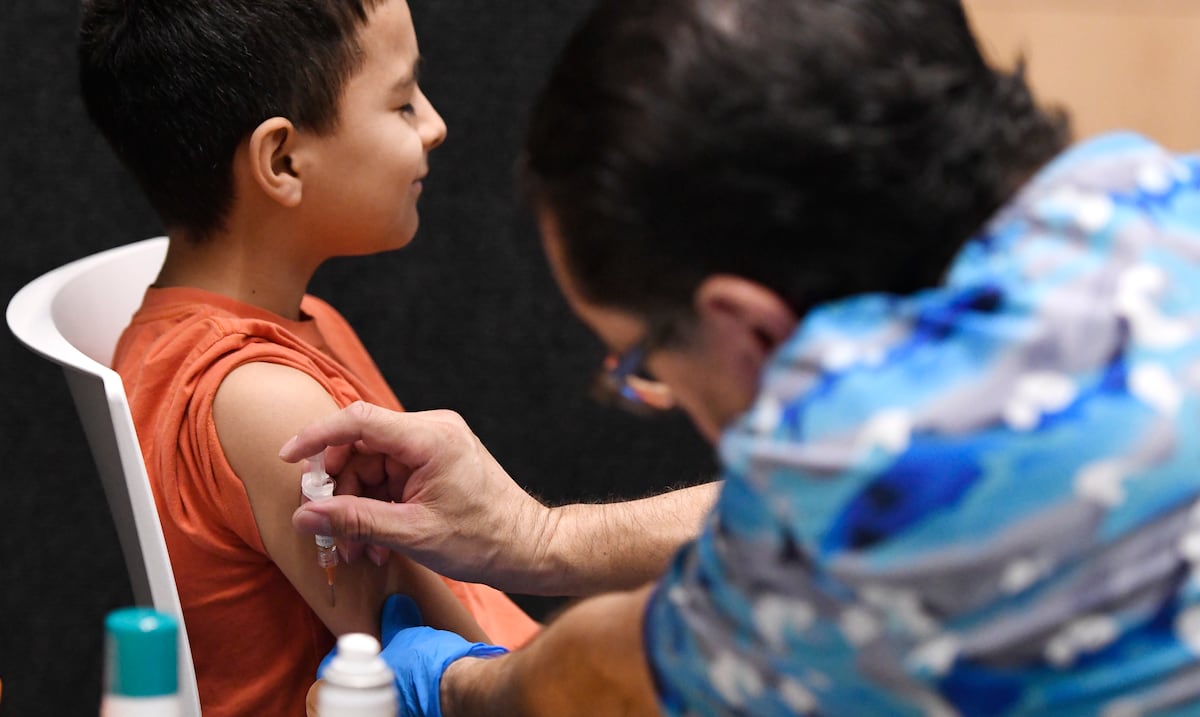 Pediatras en Puerto Rico defienden la vacunación infantil ante nuevas directrices de los CDC