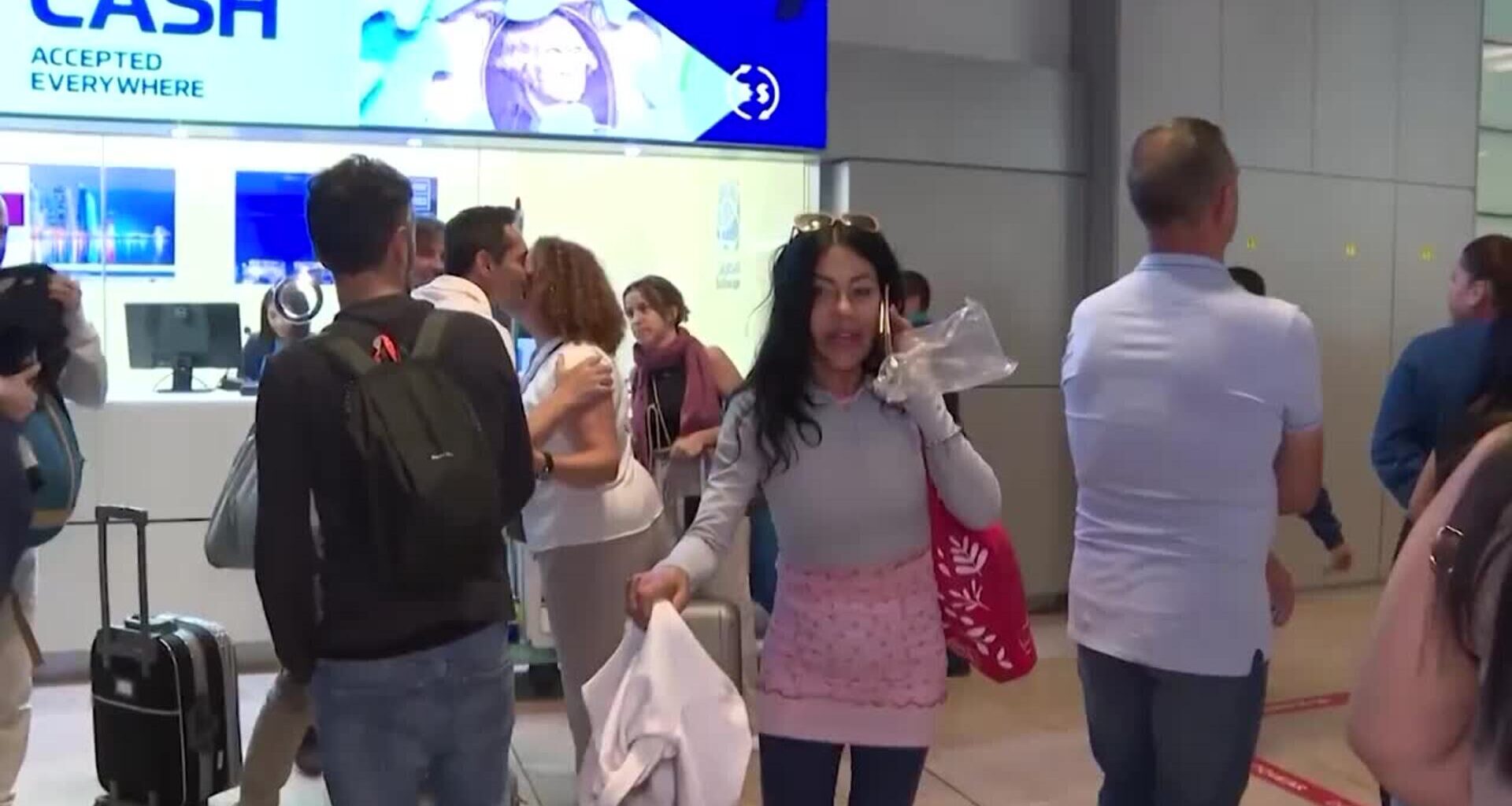 Sofía Suescun y Kiko Jiménez, sus llamativas caras largas a su regreso a Madrid - ABC