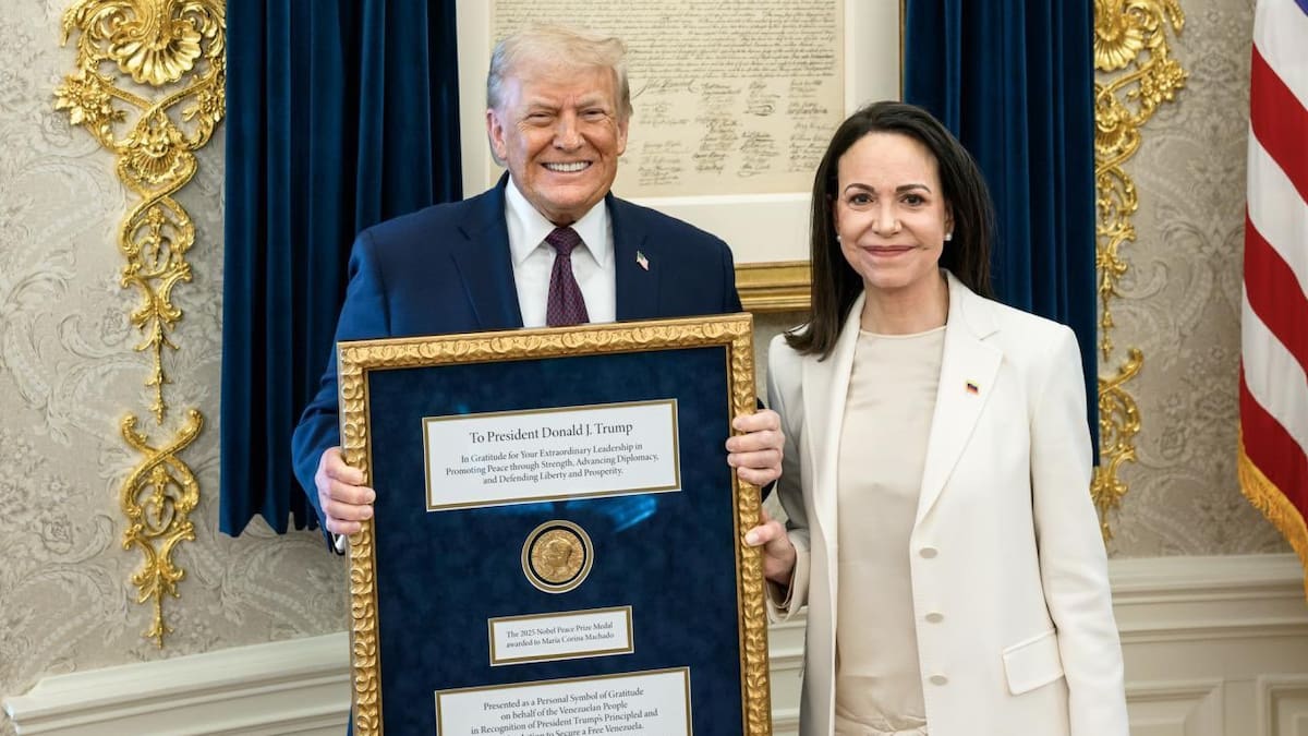 Los Nobel, sobre el regalo de María Corina Machado a Donald Trump: "La medalla puede cambiar de dueño, pero el título de Premio Nobel de la Paz, no" | Internacional