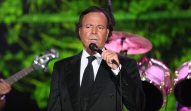 Las empleadas de Julio Iglesias eran obligadas a pasar un examen ginecológico completo y entregar los resultados a "la gobernanta": "No me pareció normal" | Sociedad