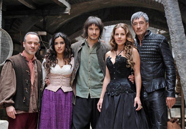 águila roja serie reparto