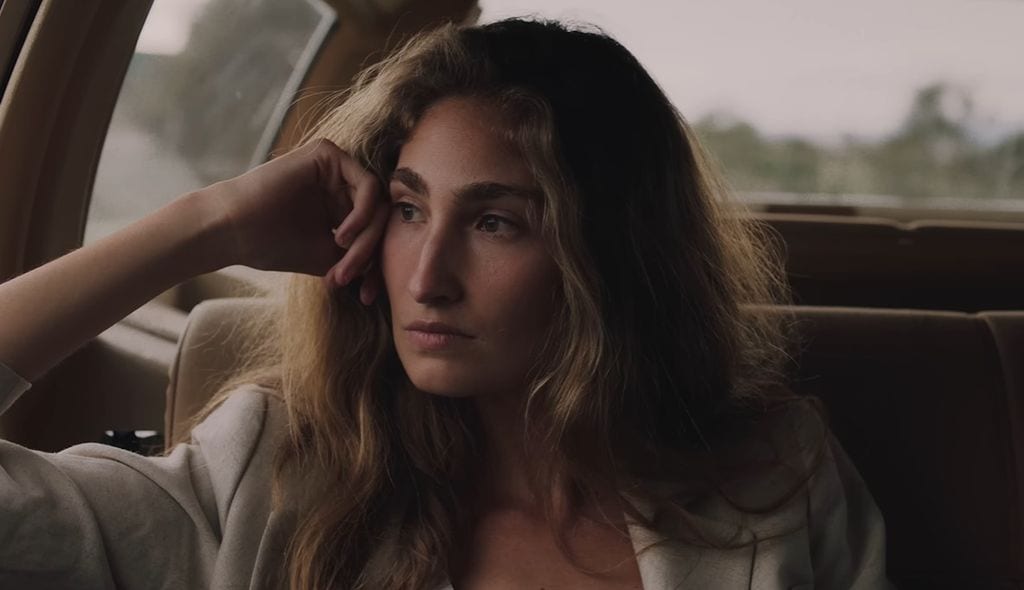 Almu Cañedo en el videoclip de 'Con el Pañuelo en los Ojos'