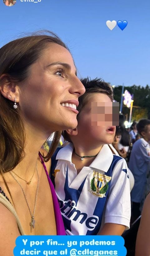 Lucía Villalón, con su hijo Diego