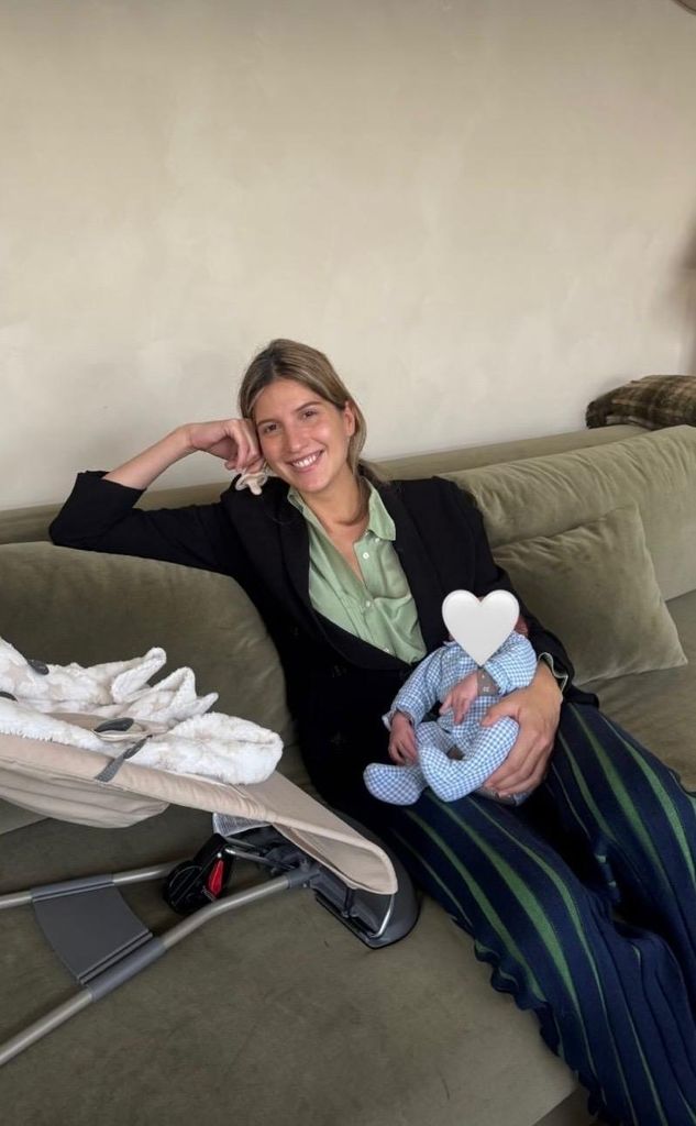 Inés Ybarra con su bebé recién nacido