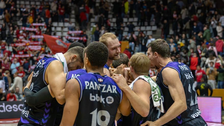 El Surne Bilbao fulmina su mala racha lejos de Miribilla con una gran remontada en Girona (89-93)