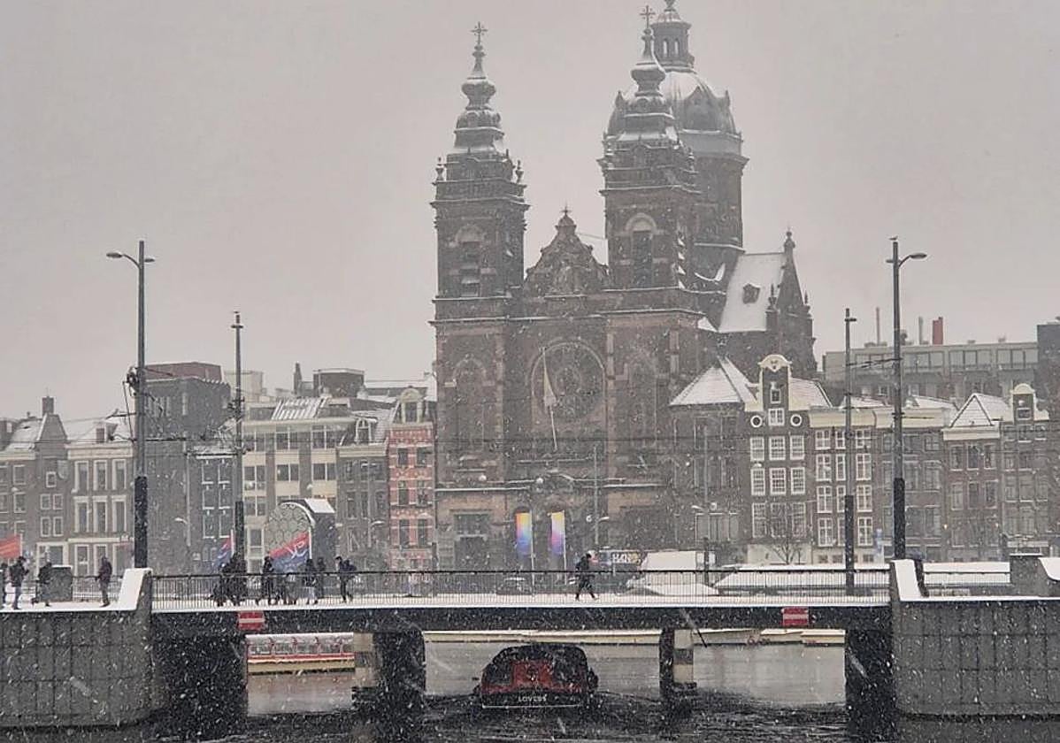 La presentadora vasca afectada por el temporal en Países Bajos que ha visto peligrar su noche de Reyes