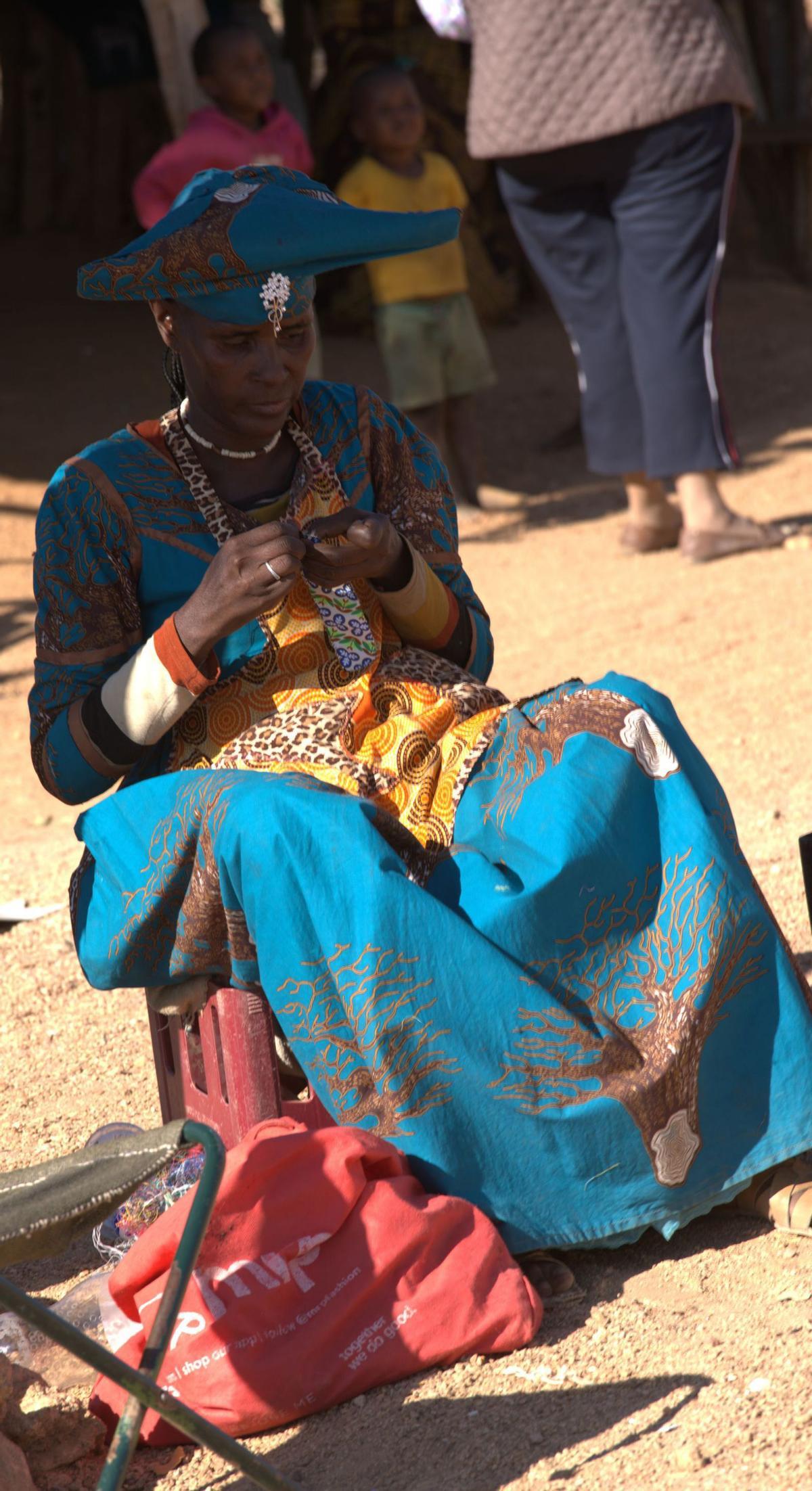 La cámara de Emilio Cueto, en medio de la tribu