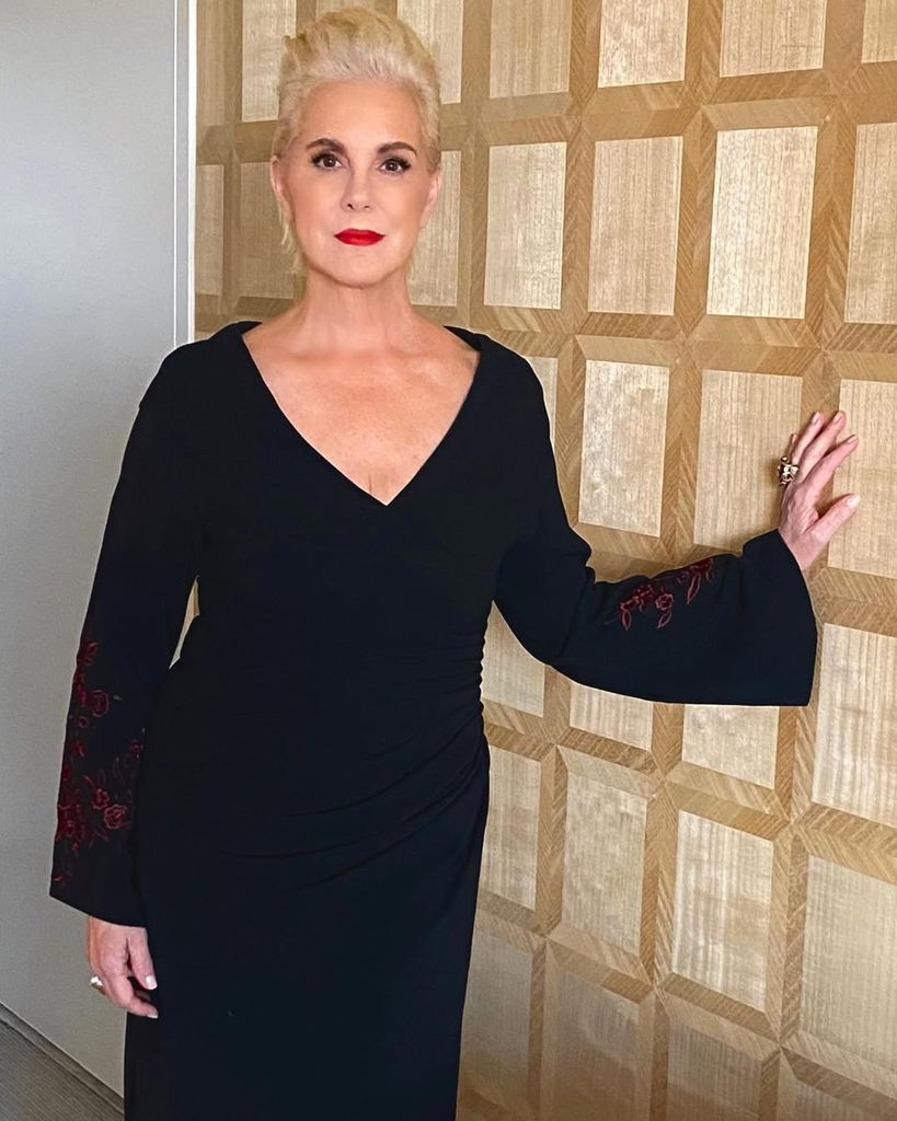 No es Cruella De Vil (pero casi), sino Evelyn en 'The Housemaid'