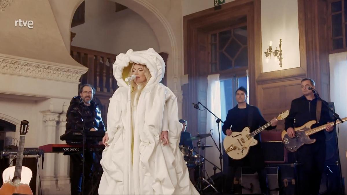 Multitud de comentarios por lo que ha hecho Amaia Montero nada más salir en el especial de Nochevieja de TVE