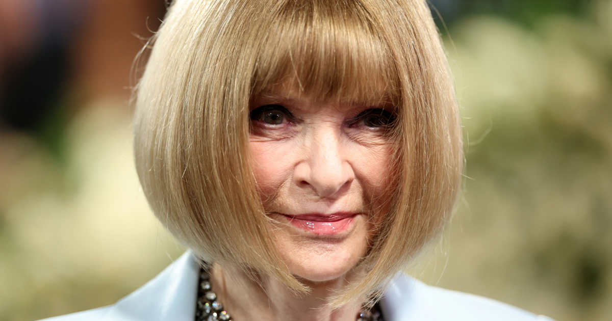 30 de la mañana, lee la prensa mientras desayuna un café de Starbucks y luego entrena tenis