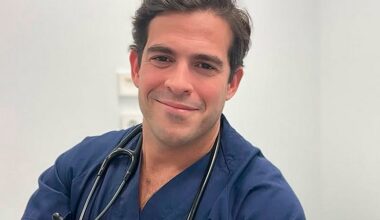 “Interfiere en el pico natural de cortisol y el resultado es que estimula menos, desarrollas más tolerancia a la cafeína y por eso lo necesitas cada vez que te levantas”